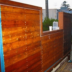 仕上げが進んだ目隠し塀
