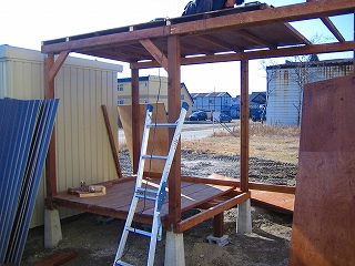 ガルバ材を張った屋根